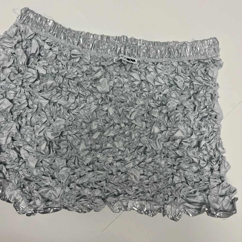 FASHIONOVA ⚜️🩶⚜️ Platinum poppin off mini skirt size L - Picture 11 of 15